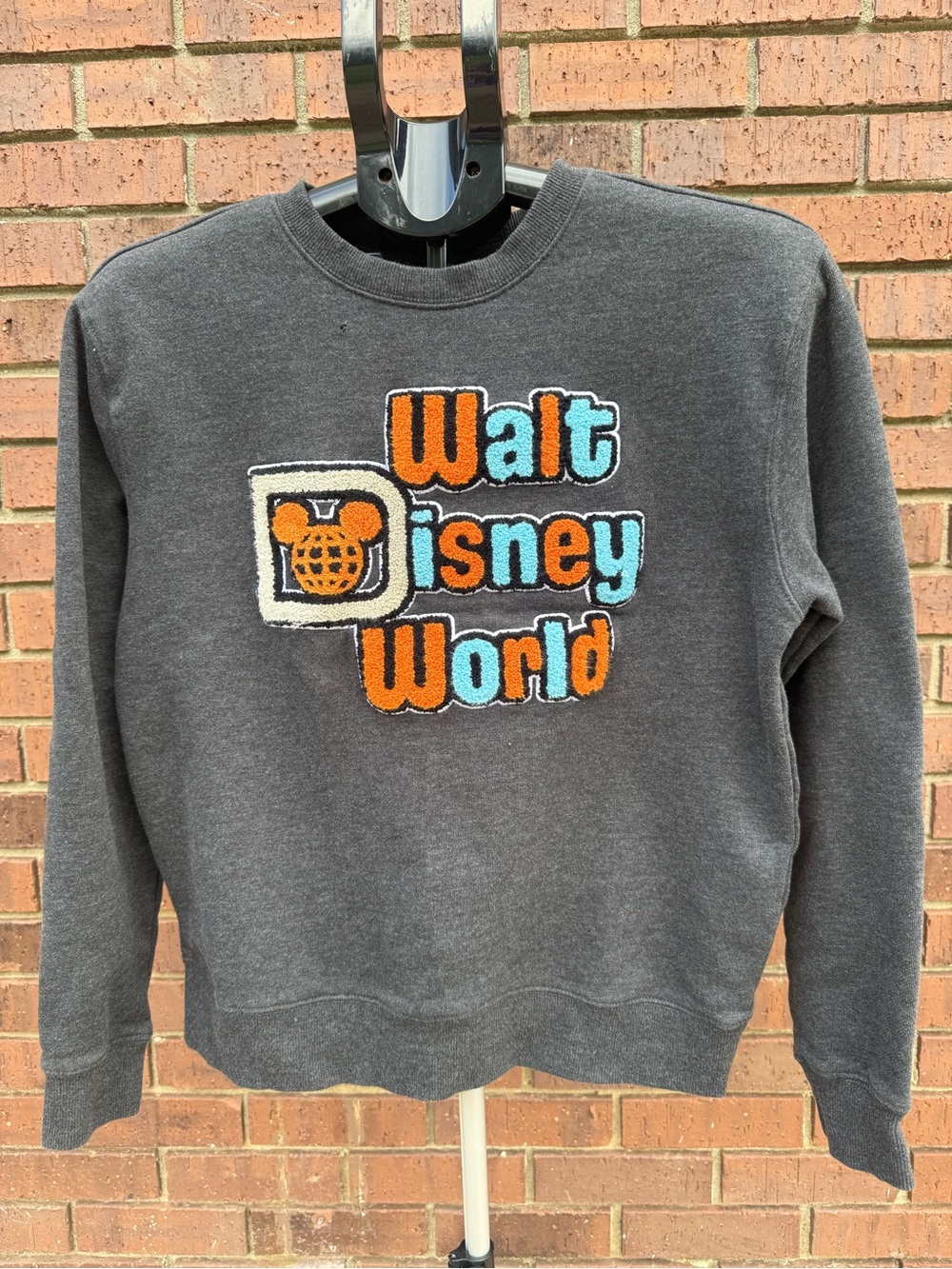 Walt Disney Parks World Fuzzy Patch Pullover Sweatshirt Gray Size Small Retro